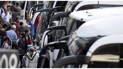 Seyahat kısıtlamasının kalkmasıyla otogar hıncahınç doldu: Otobüsler kargo firmasına döndü!