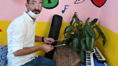 Sinan Alp'ten alkışlanacak hareket: Öğrencilerini 'askıda ödev' uygulaması ile eğitimsiz bırakmadı