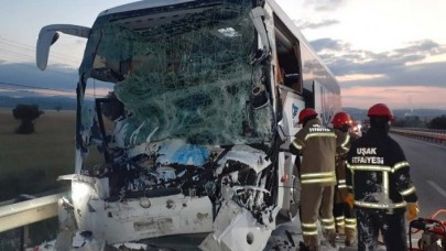 Uşak'ta feci kaza: Hüseyin Tuncer ve Nurettin Erdem öldü,  18 yaralı