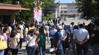 YKS'nin ilk oturumu TYT yapıldı: Veliler kural tanımadı!