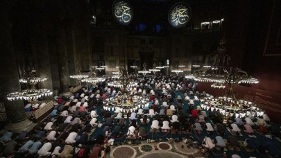 Ayasofya Camii'nde ilk sabah namazı kılındı