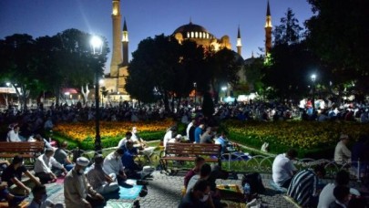 Ayasofya'da ilk bayram namazı kılındı