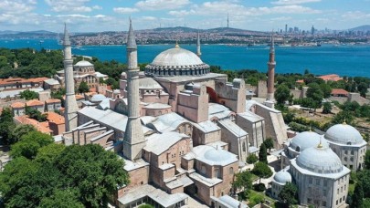 'Ayasofya'ya ait bazı eserler müzeye çevrilirken yapıdan uzaklaştırıldı'