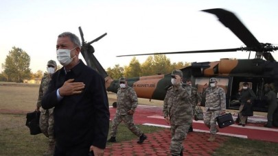 Bakan Akar ve TSK komuta kademesi sınır hattında