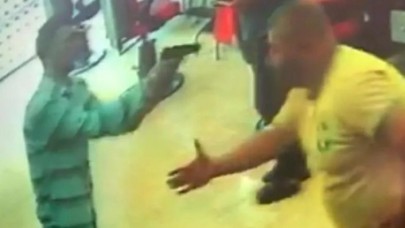 Berber Aytekin Kıyga tokalaşmak istediği müşterisi tarafından vuruldu