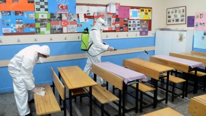 Bilim Kurulu Üyesi Tevfik Özlü'den ilginç öneri: 'İsteyen aileler çocuğunu bir sene okula göndermeyebilir'