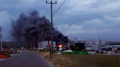 Bir yangın da Gebze'de: Fabrika alevler içinde