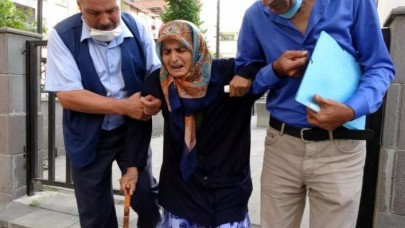 Bu nasıl evlat! 87 yaşındaki annesi Hidaye Durmuş'u dövüp sokağa attı