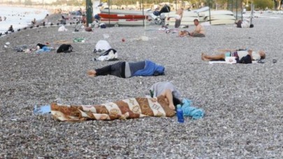 Burası Antalya: Konyaaltı Sahili'nde şaşırtan görüntü