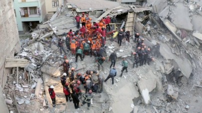 Deprem uzmanından korkutan uyarı: 'Yalova üzerindeki yay kopma noktasında!'