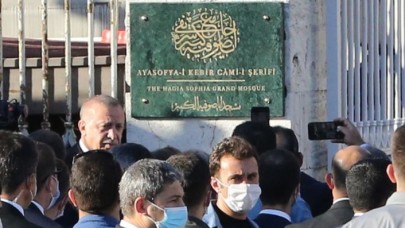 Erdoğan,  Ayasofya'da:  Ve tabelası asıldı