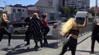 Esenyurt'ta dört kadın bir adamı tekme tokat dövdü