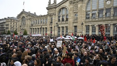 Fransız siyaseti İslamofobiden İslam ve Müslüman karşıtlığına evriliyor