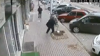 İnsan bunu neden yapar? Yaşlı adam durduk yere ağacı kökünden söktü!