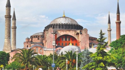 İstanbul Valisi,  Ayasofya'da ilk namazı kılamayacağı için üzülenlere müjdeyi verdi!