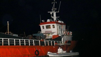 İzmir'de gemiye operasyon: 276 sığınmacı yakalandı,  8 kişi gözaltında