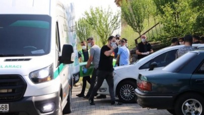 Kiraladığı otomobilin içinde ceset buldu