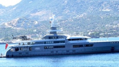 Lüks yatıyla Bodrum'a geldi,  bir günde 100 bin lira harcadı