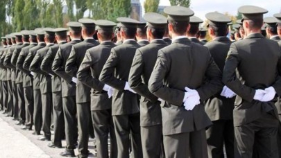 Meclis'e sunuldu: TSK baştan aşağıya değişiyor,  60 yaş sınırı geliyor!