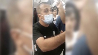 Metroda kadın yolcunun fotoğraflarını çeken şahıs,  yolcular tarafından yakalandı!