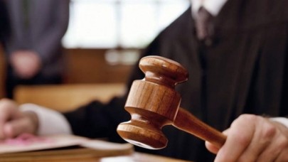 Müdürün,  kadın memurun kalçasını ellemesine 'Babacan tavır' kararı!