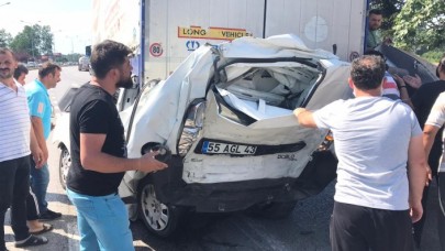 Otomobil iki TIR'ın arasında kaldı: Selim Yalın öldü