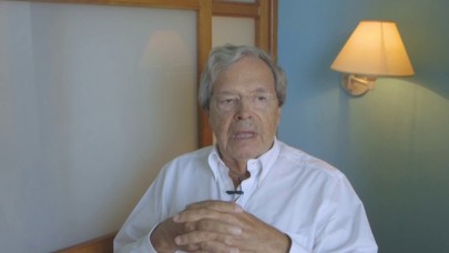 Türkiye'ye hak veren Yunan profesör ihraç edildi