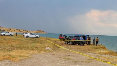 Van'da kaybolan tekneye ilişkin yapılan arama çalışmalarında 2 kişinin daha cansız bedenine ulaşıldı