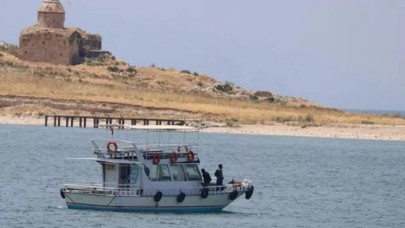 Van Gölü'nde batan teknede hayatını kaybedenlerin sayısı artıyor