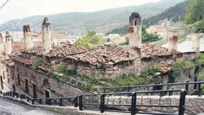 Yunanistan'da tarihi Kurşunlu Camisi’ne saldırı!