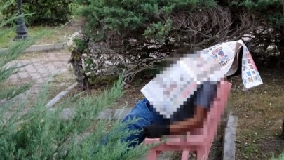 60 yaşındaki Hüseyin Akça oturduğu bankta ölü bulundu