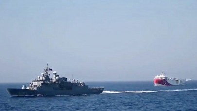 Akdeniz'de ilk temas: Kemalreis geldi,  Yunan fırkateyni kaçtı! 