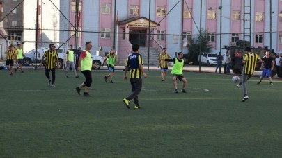 Bakan açıkladı! Halı sahalar açılıyor