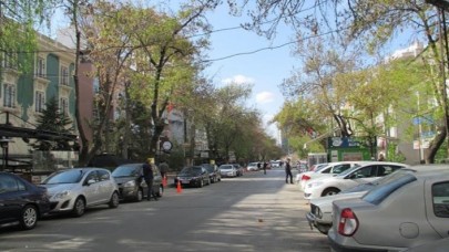 Bira içen 3 genç bıçaklı saldırıya uğradı