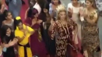 Bursa'da şoke eden manzara! Düğünde maske ve sosyal mesafe unutuldu