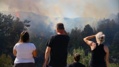 Cayır cayır yanıyoruz: Bir günde 15 yangın daha,  evlere sıçradı
