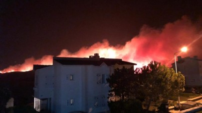 Çeşme'de büyük yangın: 4 site boşaltıldı