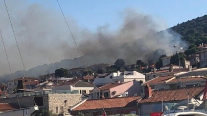Çeşme'de yine yangın çıktı: Yerleşim yerleri tehlike atlattı