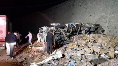 Dinamit yüklü kamyon devrildi: Turgut Çetin ve Kenan Çetin öldü