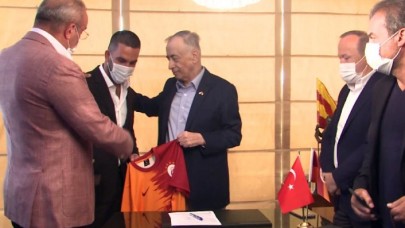 Galatasaray'a dönen Arda Turan'dan ilk açıklama