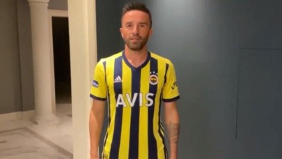 Gökhan Gönül,  Beşiktaş'a veda etti,  Fenerbahçe formasını giydi