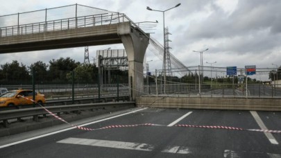 İstanbul Eyüpsultan'da üst geçit çöktü,  yol ulaşıma kapandı