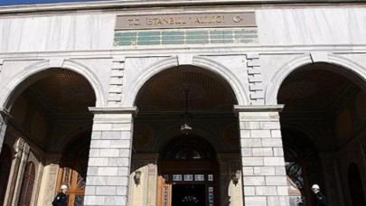 İstanbul Valiliği: Kadıköy'de maske takmayan kadını gözaltına alan polisler görevden uzaklaştırıldı