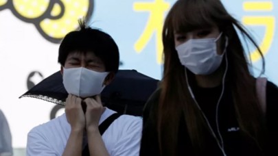 Japonlar yaptı: Akıllı maske hem söylenenleri yazıya döküyor,  hem 8 dilde çeviri yapıyor