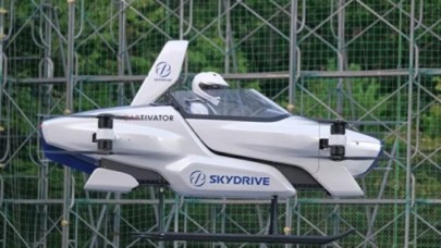 Japonya'da 'uçan araba' projesinde yolculu deneme uçuşu