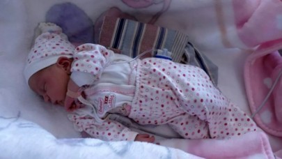 Konya'da iki günlük bebek göbek bağı iple bağlanmış şekilde terk edilmiş olarak bulundu