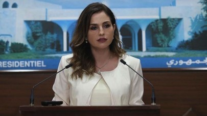 Lübnan'da bakan özür diledi ve istifa etti