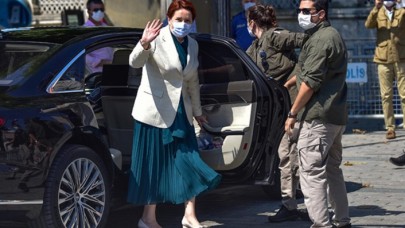 Meral Akşener,  Ayasofya'da şükür namazı kıldı