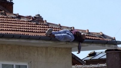 Osmaniye'de çatıdan düşen 56 yaşındaki Cemal Gürsel öldü