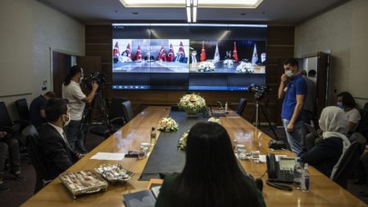 Partiler videokonferans yöntemiyle bayramlaştı